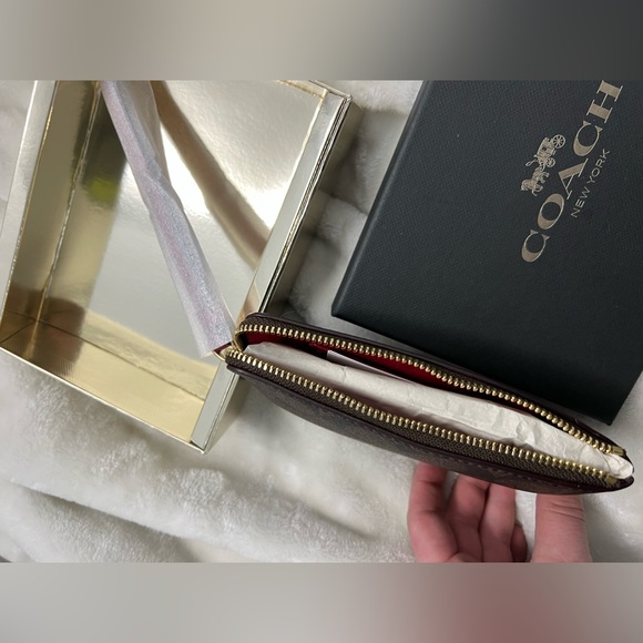 NWT Coach corner zip wristlet - Picture 4 of 4